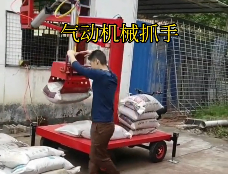 莲湖区机械抓手机械抓手莲湖区气动吊砖优点青储搬运机装卸水泥神器优点莲湖区水泥抓手